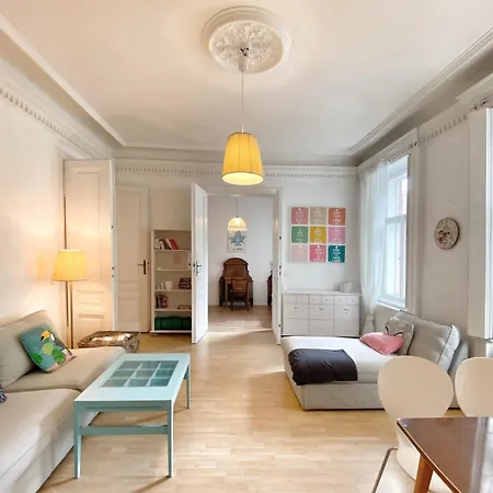 Charmantes Jahrhundertwende Apartment Апартаменты *