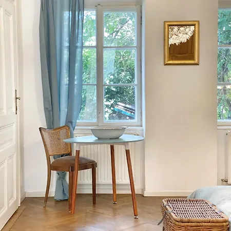 Charmantes Jahrhundertwende Apartment Апартаменты